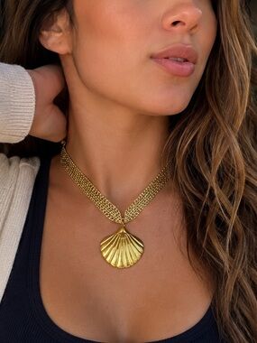New mayamar 24kt Gold plated Mesh chain and shell Pendant Necklace